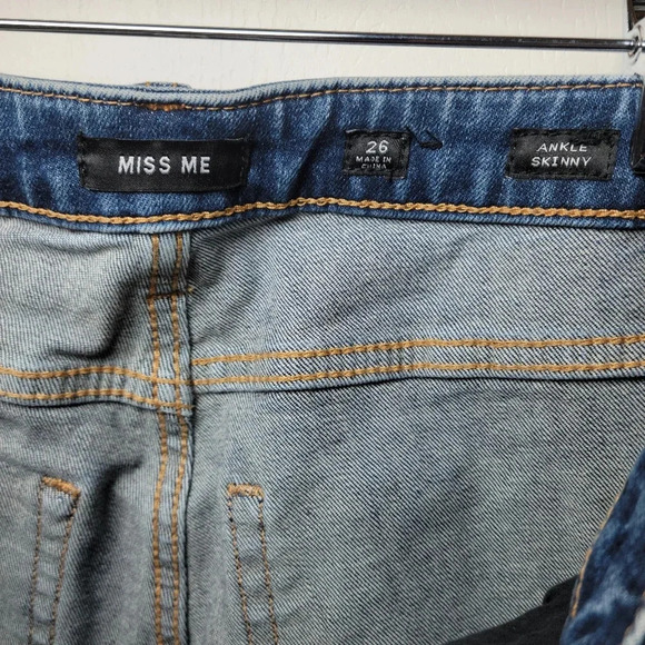 Miss Me Embroidered Ankle Skinny Jeans | Size 26 - Picture 5 of 10